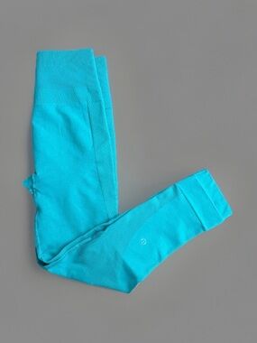 Lululemon Zone In Leggings seamless tight size 6 teal in EUC peacock blue